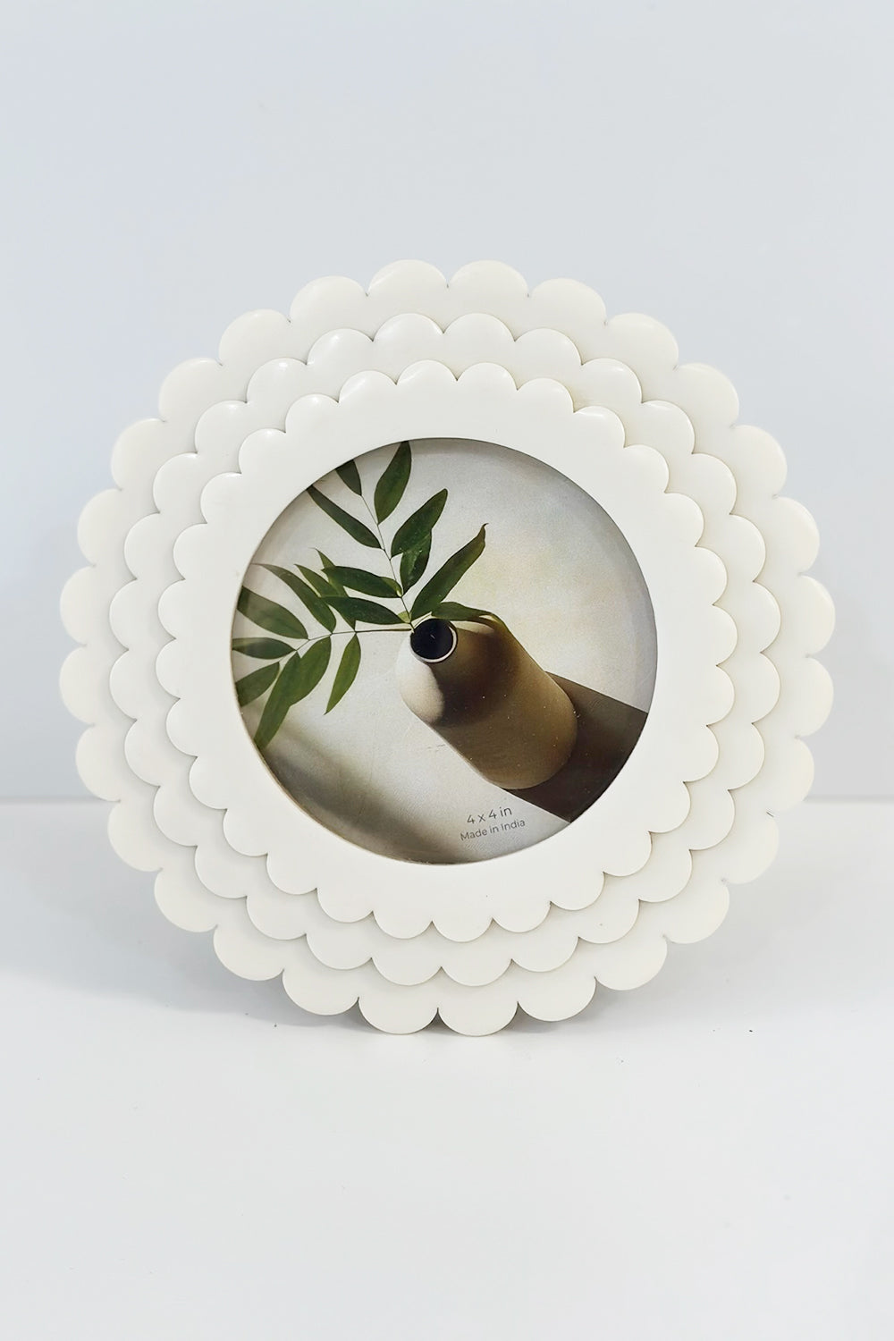 Round Scalloped Frame
