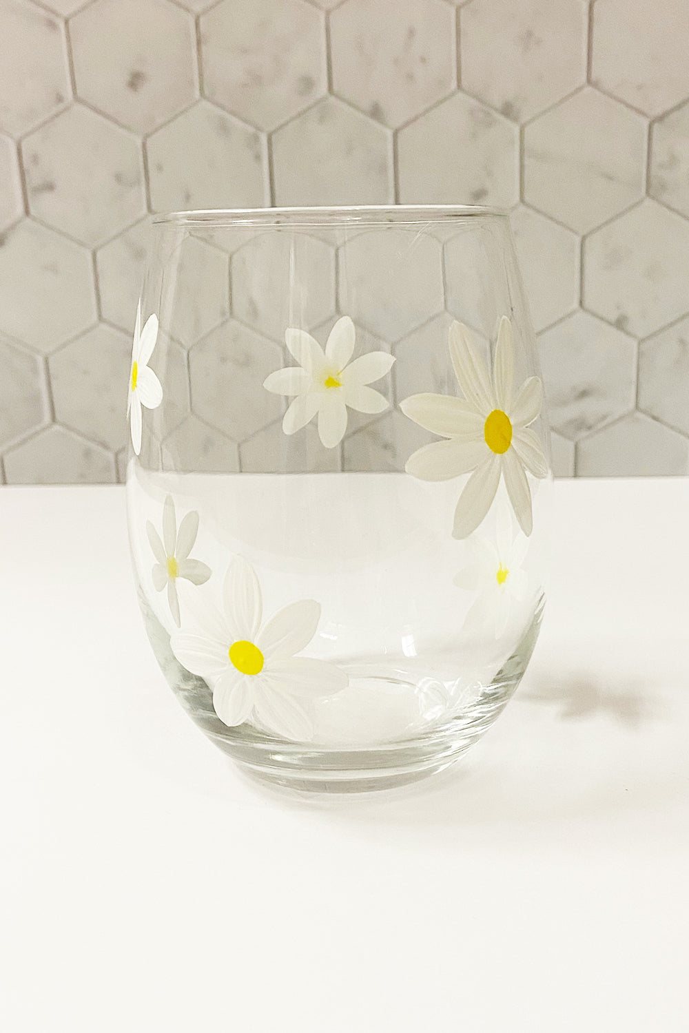 Daisy Painted Stemless Wine Glass